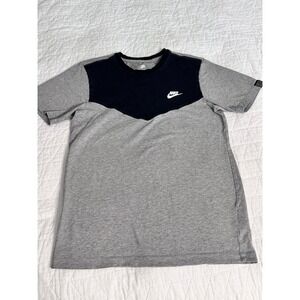 Nike Windrunner Colorblocked‎ T-Shirt men's size medium